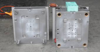 車燈注塑模具的成型原理