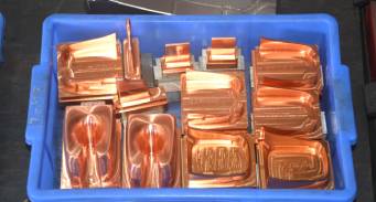 注塑模具電火花加工、銅電極或石墨電極哪一種更好？