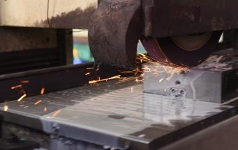 塑膠模具中熱處理后的鋼料大水磨如何加工的呢?